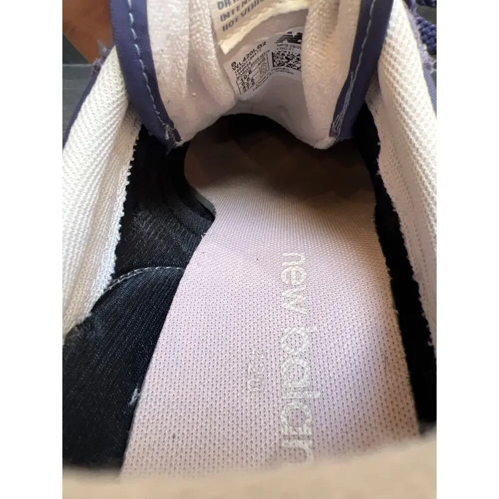 New Balance 420 Retro Sneaker Women's Size 10.5 Purple Cream - Picture 7 of 8